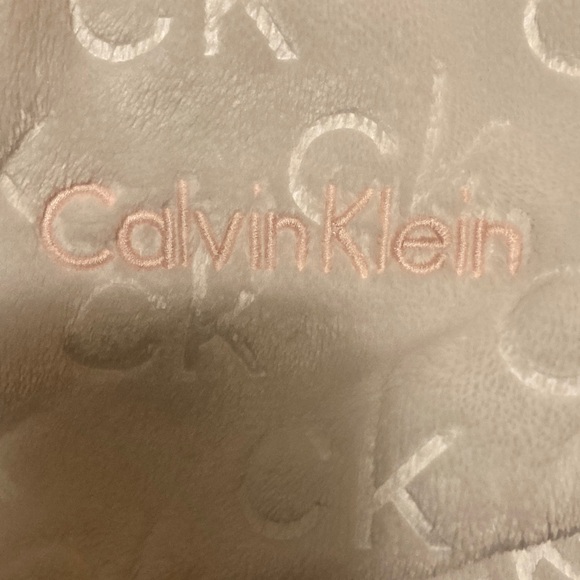 Calvin Klein Embossed White Robe - Picture 6 of 7